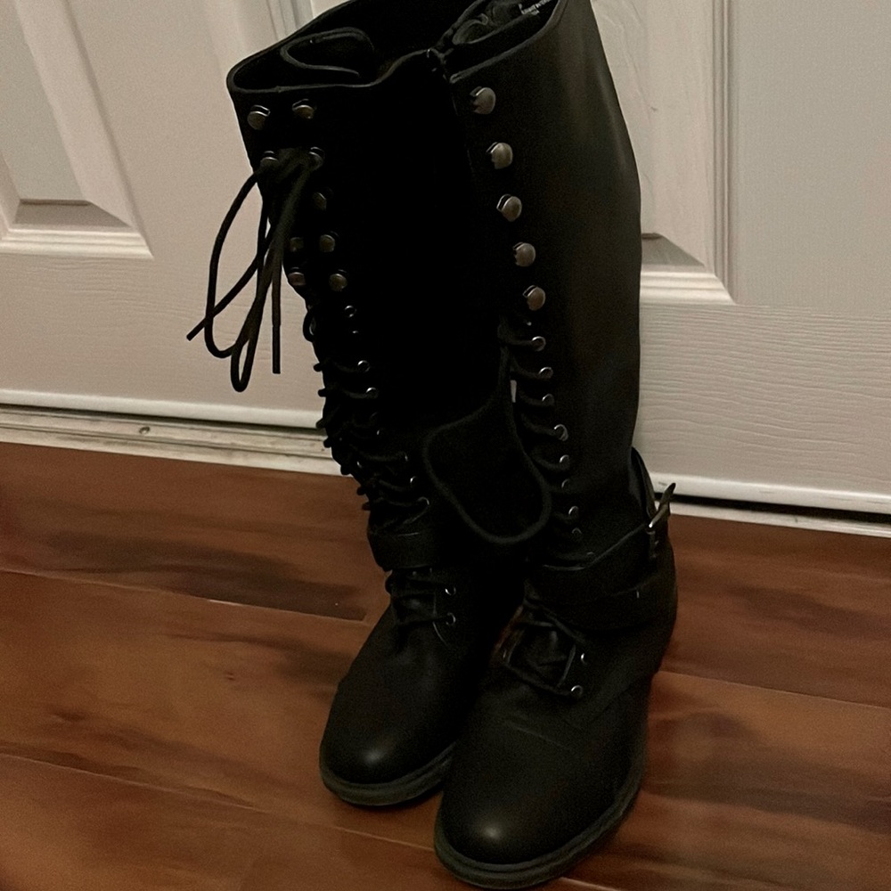 Black biker boots/combat boots